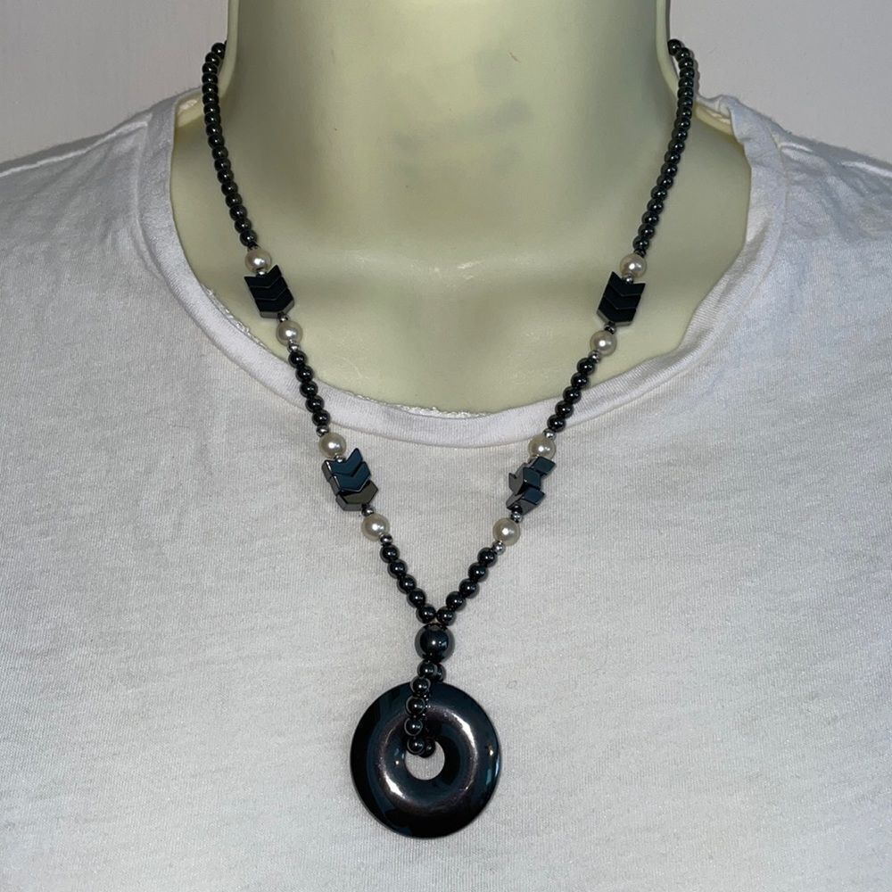 Non magnetic hematite‎ dark silver gray & white pearl statement necklace